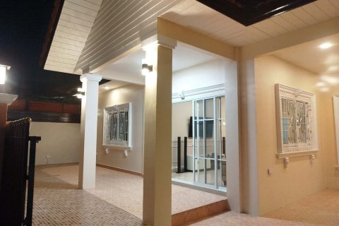 Casa de 3 dormitorios en Pattaya, Tailandia № 162914 - foto 11