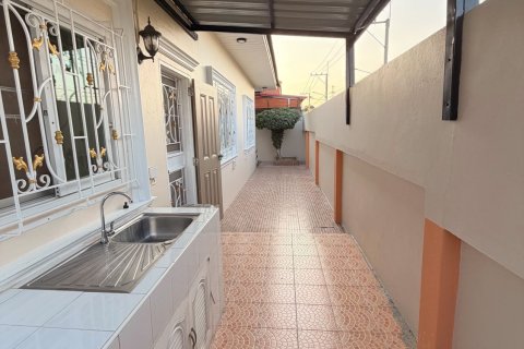 Casa de 3 dormitorios en Pattaya, Tailandia № 162914 - foto 9