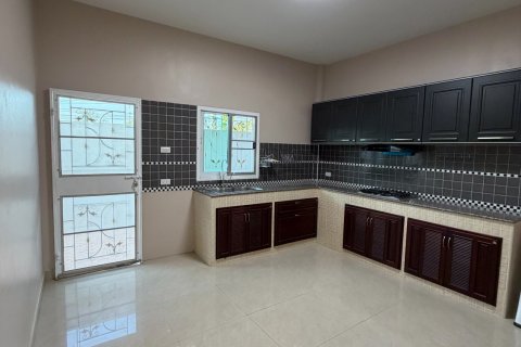 Casa de 3 dormitorios en Pattaya, Tailandia № 162914 - foto 17