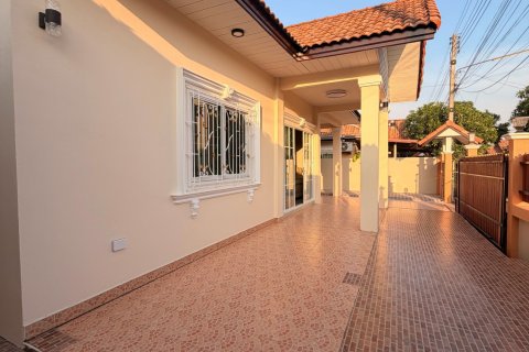Casa de 3 dormitorios en Pattaya, Tailandia № 162914 - foto 5
