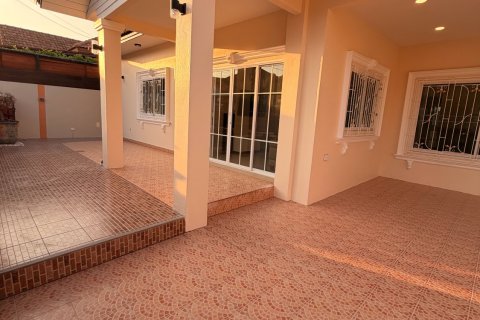 Casa de 3 dormitorios en Pattaya, Tailandia № 162914 - foto 3