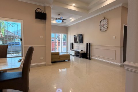 Casa de 3 dormitorios en Pattaya, Tailandia № 162914 - foto 16