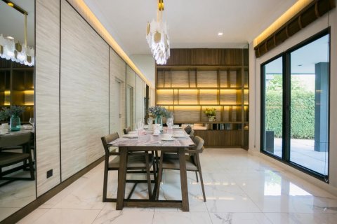 Casa de 3 dormitorios en Bangkok, Tailandia № 168200 - foto 9