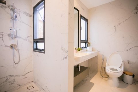 Casa de 3 dormitorios en Bangkok, Tailandia № 168200 - foto 15