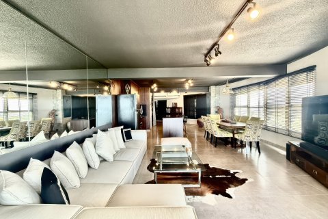 Apartamento de 1 dormitorio en Pattaya, Tailandia № 168199 - foto 2