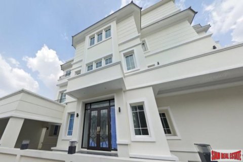 Chalet de 5 dormitorios en Bangkok, Tailandia № 193940