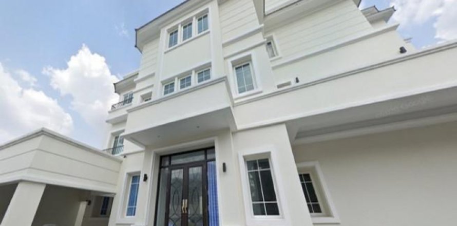 Villa in Bangkok, Thailand 5 bedrooms № 193940