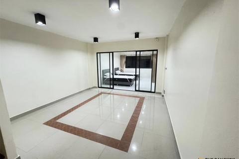 Reihenhaus in Bangkok, Thailand 4 Schlafzimmer № 189534 - Foto 2