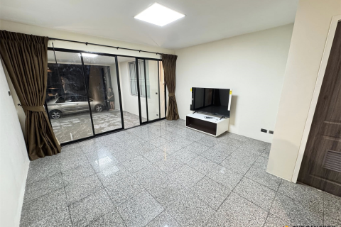 Townhouse in Bangkok, Thailand 4 bedrooms № 189534