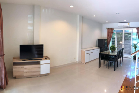 Townhouse in Bangkok, Thailand 3 bedrooms № 189535 - photo 6
