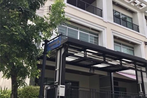 Townhouse in Bangkok, Thailand 3 bedrooms № 189535 - photo 8