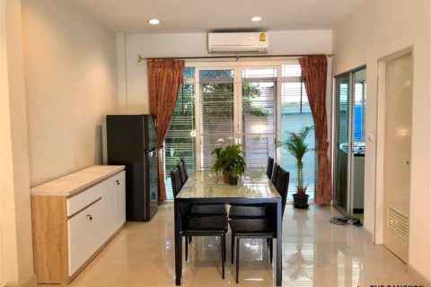 Townhouse in Bangkok, Thailand 3 bedrooms № 189535 - photo 3