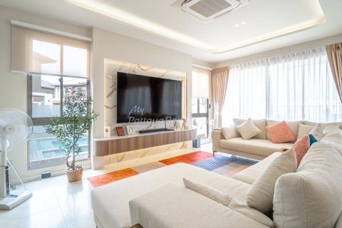 Casa de 4 dormitorios en Bang Lamung, Tailandia № 161088 - foto 6