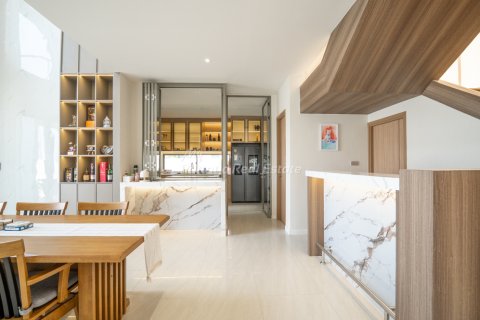 Casa de 4 dormitorios en Bang Lamung, Tailandia № 161088 - foto 10