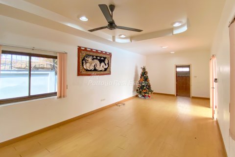 Casa de 4 dormitorios en Bang Lamung, Tailandia № 161087 - foto 6