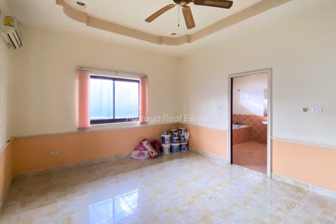 Casa de 4 dormitorios en Bang Lamung, Tailandia № 161087 - foto 22