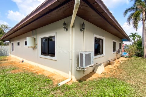 Casa de 4 dormitorios en Bang Lamung, Tailandia № 161087 - foto 30