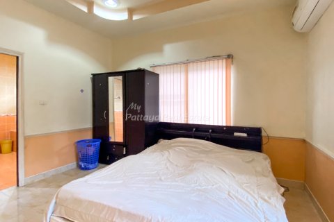 Casa de 4 dormitorios en Bang Lamung, Tailandia № 161087 - foto 17