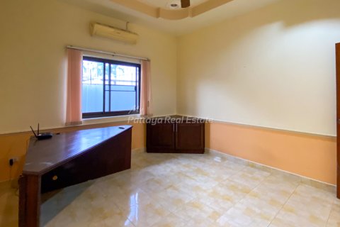 Casa de 4 dormitorios en Bang Lamung, Tailandia № 161087 - foto 14