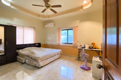 Casa de 4 dormitorios en Bang Lamung, Tailandia № 161087 - foto 16
