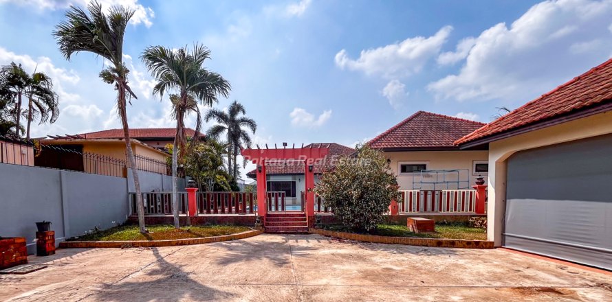 Casa de 4 dormitorios en Bang Lamung, Tailandia № 161087