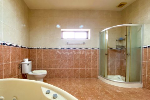 Casa de 4 dormitorios en Bang Lamung, Tailandia № 161087 - foto 9
