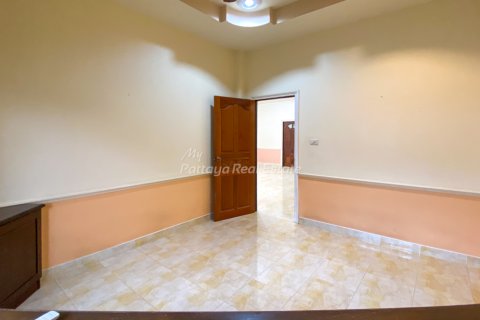 Casa de 4 dormitorios en Bang Lamung, Tailandia № 161087 - foto 15