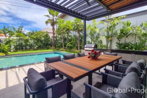 Casa de 5 dormitorios en Pattaya, Tailandia № 146578 - foto 3