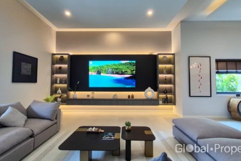 Casa de 5 dormitorios en Pattaya, Tailandia № 146578 - foto 9