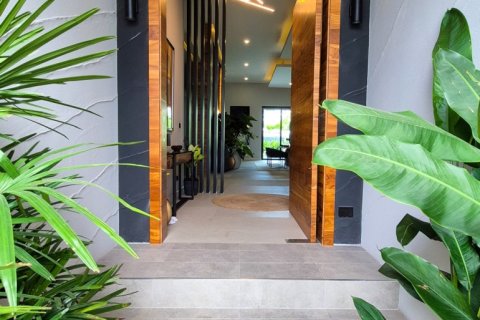Casa de 5 dormitorios en Pattaya, Tailandia № 146578 - foto 6