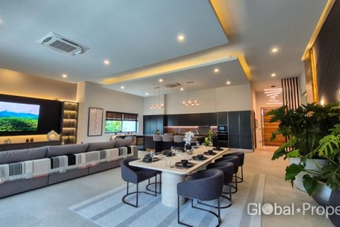 Casa de 5 dormitorios en Pattaya, Tailandia № 146578 - foto 10
