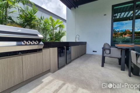 Casa de 5 dormitorios en Pattaya, Tailandia № 146578 - foto 5