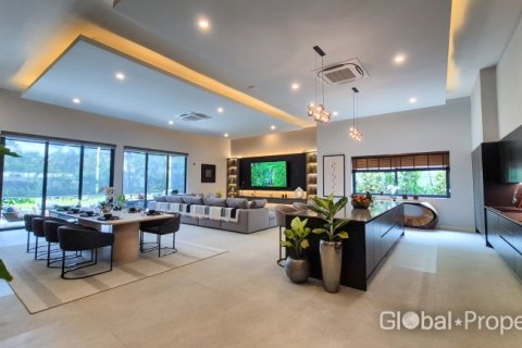 Casa de 5 dormitorios en Pattaya, Tailandia № 146578 - foto 8