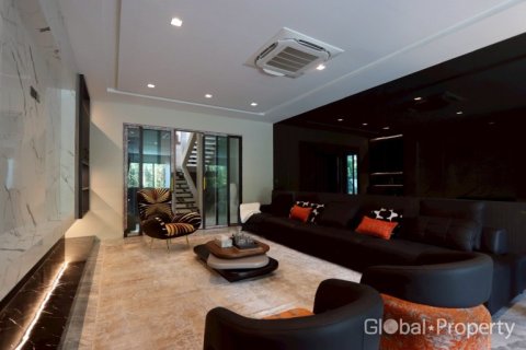 Casa de 7 dormitorios en Jomtien Beach, Pattaya, Tailandia № 146575 - foto 8