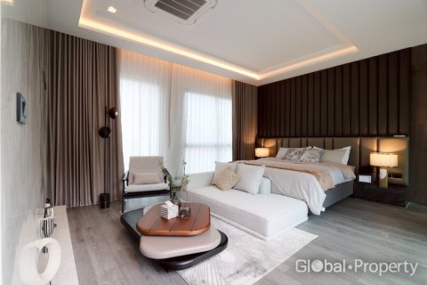 Casa de 7 dormitorios en Jomtien Beach, Pattaya, Tailandia № 146575 - foto 12