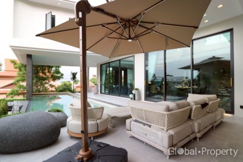 Casa de 7 dormitorios en Jomtien Beach, Pattaya, Tailandia № 146575 - foto 2