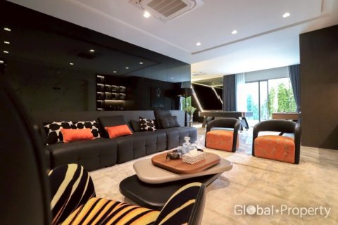 Casa de 7 dormitorios en Jomtien Beach, Pattaya, Tailandia № 146575 - foto 9