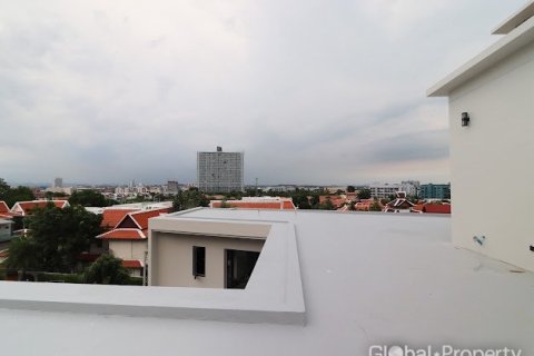 Casa de 7 dormitorios en Jomtien Beach, Pattaya, Tailandia № 146575 - foto 22
