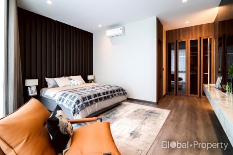 Casa de 7 dormitorios en Jomtien Beach, Pattaya, Tailandia № 146575 - foto 15