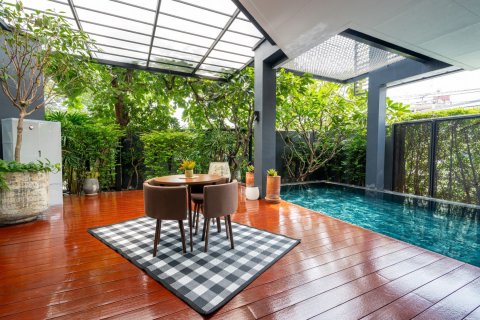 Casa de 4 dormitorios en Phra Khanong, Bangkok, Tailandia № 142940 - foto 3