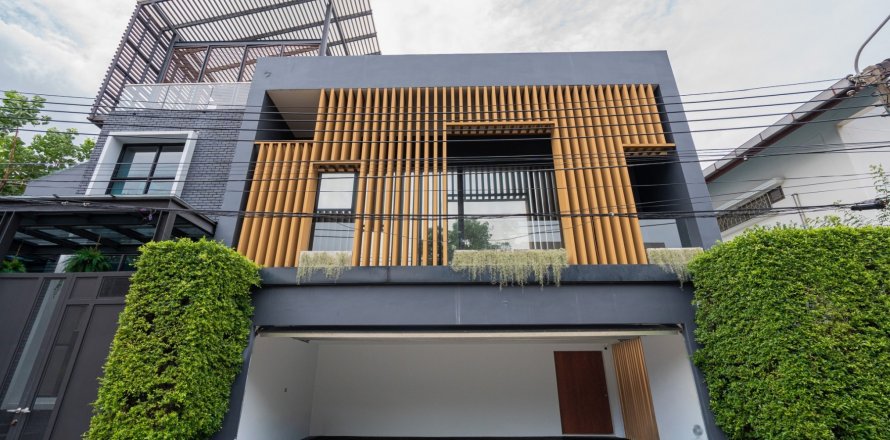 Casa de 4 dormitorios en Phra Khanong, Bangkok, Tailandia № 142940