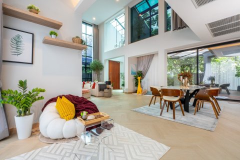 Casa de 4 dormitorios en Phra Khanong, Bangkok, Tailandia № 142940 - foto 6