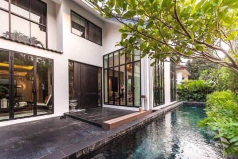 Maison à Bangkok, Thaïlande 4 chambres № 181242