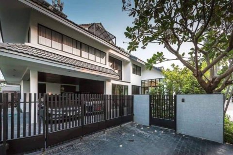 Haus in Bangkok, Thailand 4 Schlafzimmer № 181242 - Foto 15