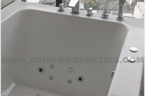 Condominio de 3 dormitorios en Bangkok, Tailandia № 143749 - foto 17