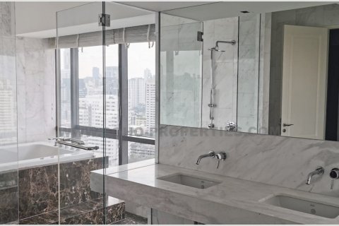 Condominio de 3 dormitorios en Bangkok, Tailandia № 143749 - foto 16