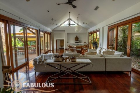 Villa in Kata, Thailand 4 bedrooms № 179488 - photo 11