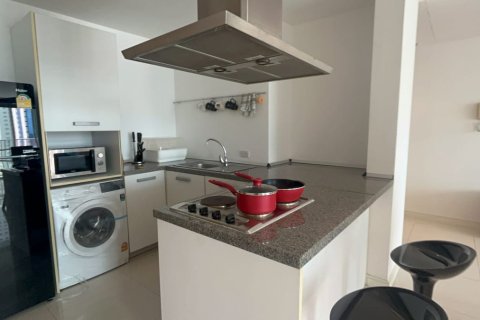 Condo in Watthana, Bangkok, Thailand, 2 bedrooms  № 200990 - photo 7