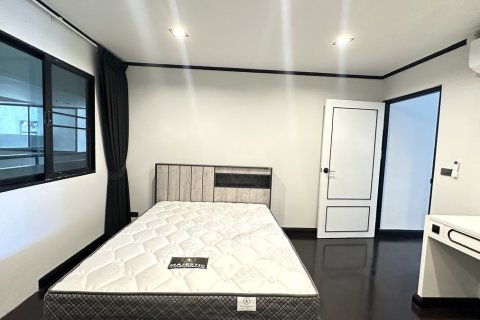 Condominio de 2 dormitorios en Watthana, Bangkok, Tailandia № 200993 - foto 4