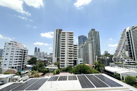 Condominio de 2 dormitorios en Watthana, Bangkok, Tailandia № 200993 - foto 2